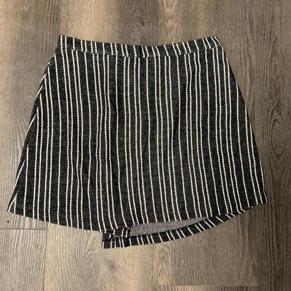 Urban Outfitters Skirt White/Black - Size Medium - Picture 3 of 3